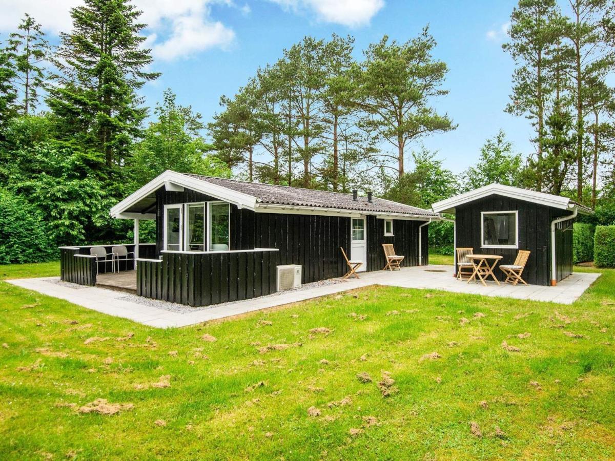 5 Person Holiday Home In Oksb L Dyreby Extérieur photo