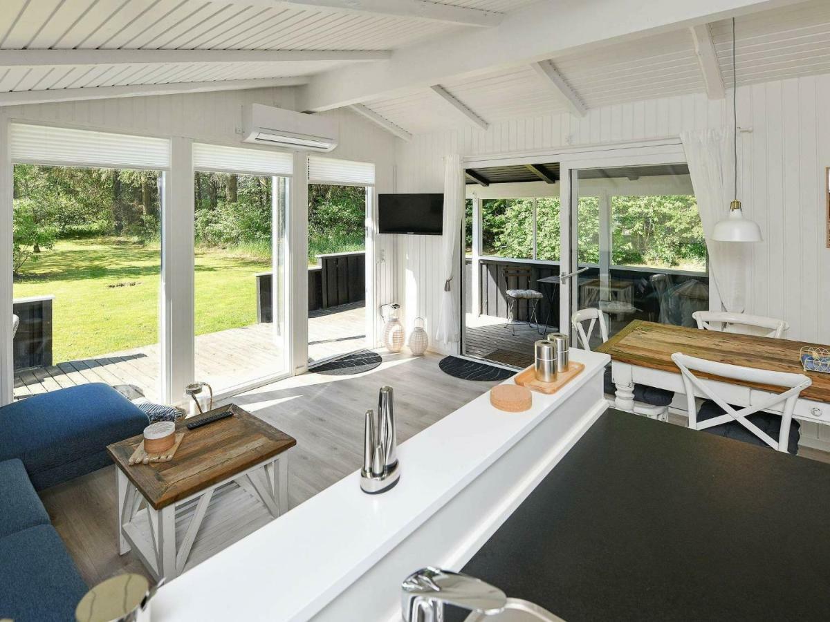 5 Person Holiday Home In Oksb L Dyreby Extérieur photo